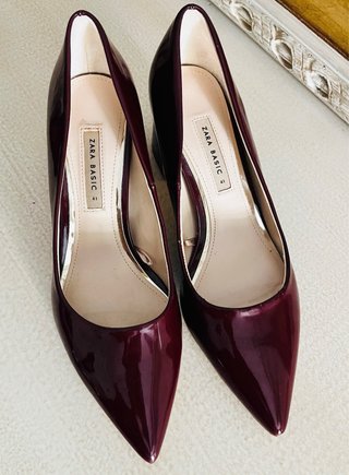 Tacones Zara charol burdeos