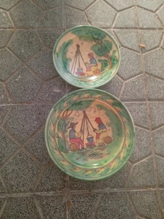Juego de 2 platos decorativos pintados