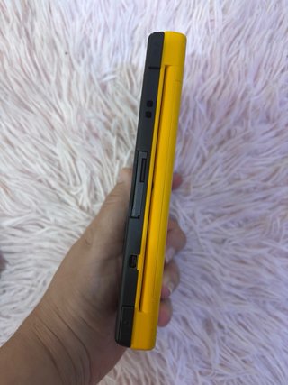 Nintendo DSi XL Amarilla + Lápiz y Cartucho juegos