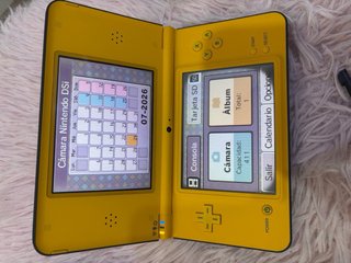 Nintendo DSi XL Amarilla + Lápiz y Cartucho juegos