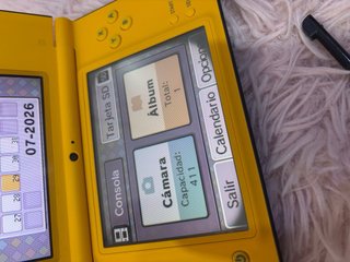 Nintendo DSi XL Amarilla + Lápiz y Cartucho juegos