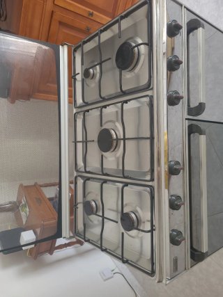OPORTUNIDAD. Cocina 5 fuegos y horno butano/propan
