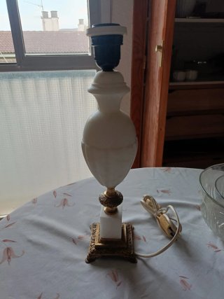 Lámpara de mesa de cristal y metal