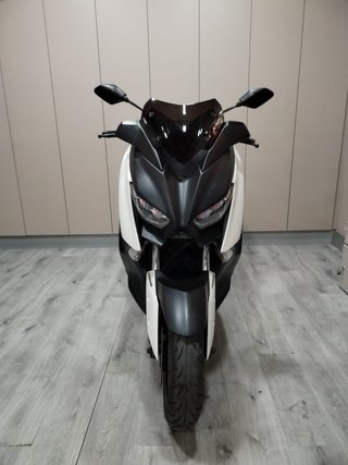 Yamaha XMAX 300 Scooter