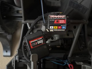 Traxxas X-Maxx 8S + 3 Carcasas + 2 Lipo + Cargador