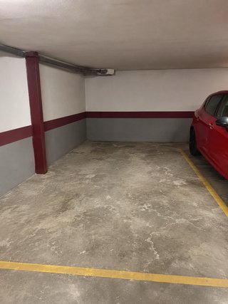 PLAZA DE GARAJE GRANDE – COCHE + MOTO Se alquila