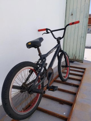Bicicleta BMX en buen estado