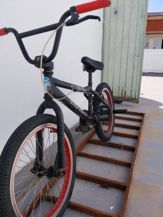 Bicicleta BMX en buen estado