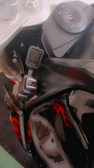 Suzuki GSR 750 Negra Único Dueño