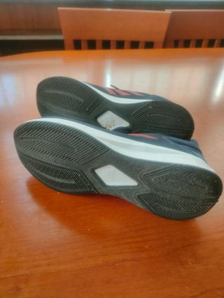 Zapatillas Adidas Negras y Rojas Talla 41.5