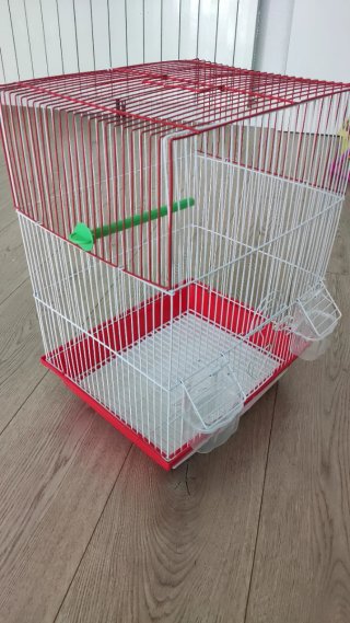 Jaula para pájaros roja y blanca