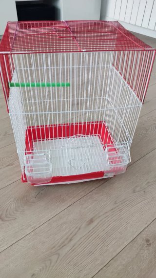 Jaula para pájaros roja y blanca
