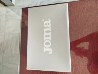 Deportivas Joma grises y rojas