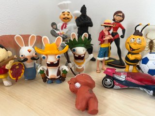 Lote Figuras PVC Variadas Anime Shin Chan Rabbids