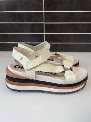 Sandalias Gioseppo blancas y multicolor