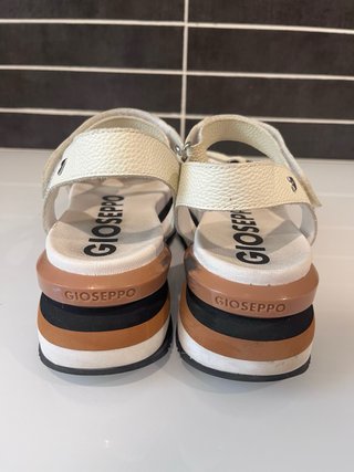 Sandalias Gioseppo blancas y multicolor