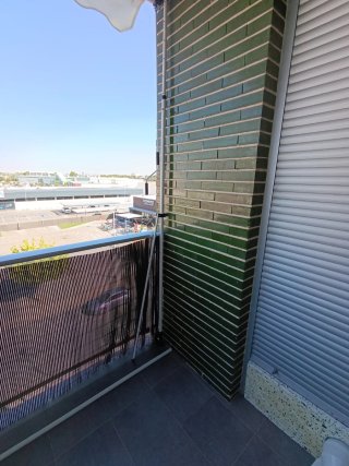 Toldo para jardín o terraza beige. Marca Tillvex