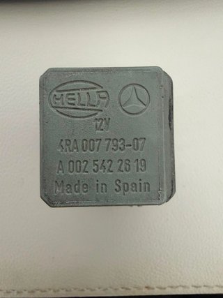 Relé HELLA Mercedes A0025422619 12V