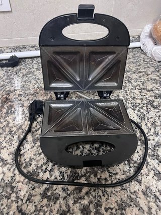 Sandwichera negra
