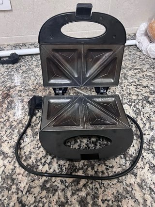 Sandwichera negra