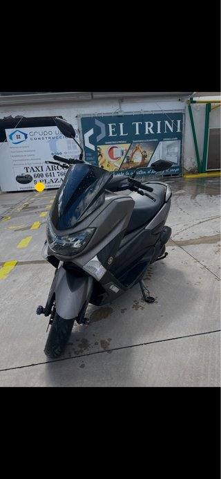 Yamaha NMAX 125 gris/plata