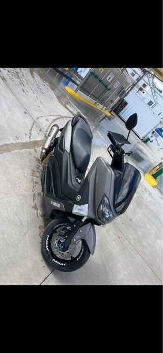 Yamaha NMAX 125 gris/plata