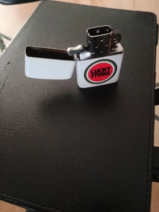 Encendedor Zippo Lucky Strike