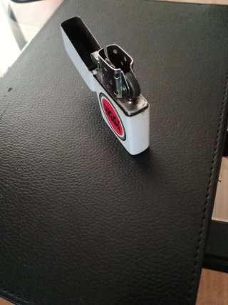 Encendedor Zippo Lucky Strike