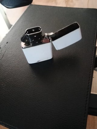Encendedor Zippo Lucky Strike