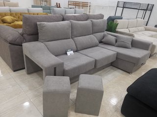 Sofá Chaise Longue 2 Puffs Tela