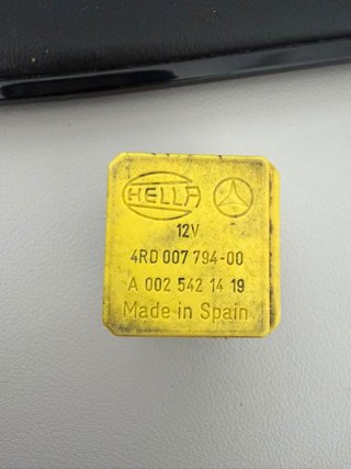 Relé HELLA 12V A0025421419 Mercedes