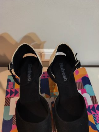 Sandalias Refresh cuña esparto beige y negro