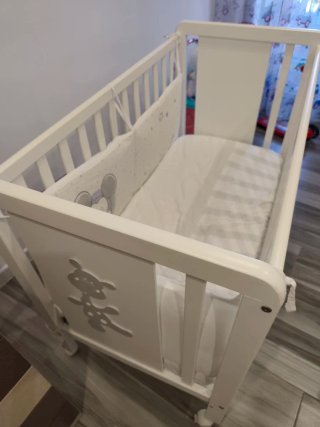 Cuna de madera para bebé