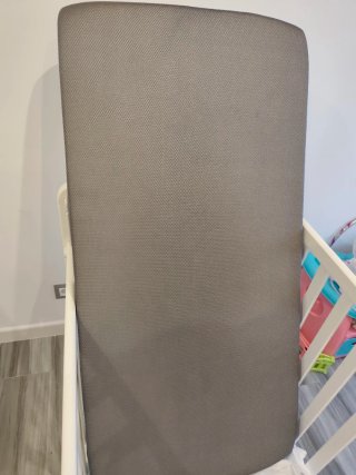 Cuna de madera para bebé