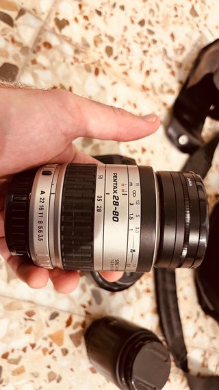 Camara Pentax MZ 5N con 3 objetivos y flash