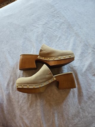 Tacones de plataforma beige y marrón