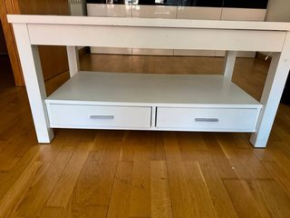 Mesa de centro blanca con cristal