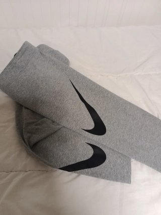 Mallas deportivas Nike grises