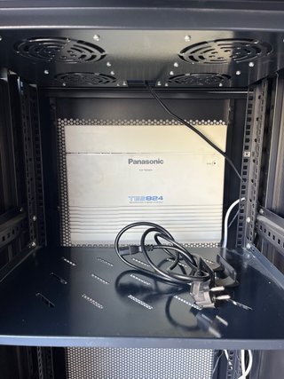 Armario Rack Monolyth 42U Puerta Perforada