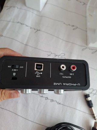Behringer U-PHORIA UM2 Interfaz Audio USB