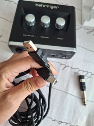 Behringer U-PHORIA UM2 Interfaz Audio USB