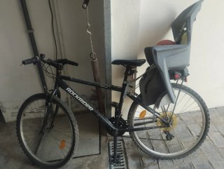 Bicicleta Rockrider 5.0 con silla infantil