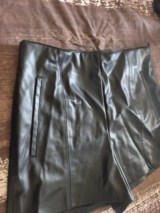 Pantalones cortos efecto piel negros