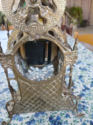 Reloj de sobremesa dorado