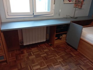 Dormitorio juvenil: escritorio, armario y cama