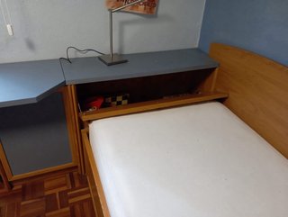 Dormitorio juvenil: escritorio, armario y cama