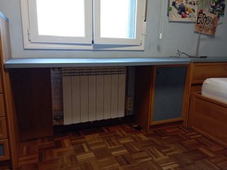 Dormitorio juvenil: escritorio, armario y cama