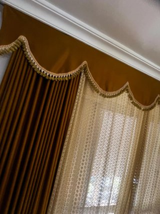 Cortinas de salón beige y marrón