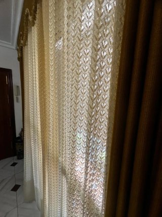 Cortinas de salón beige y marrón