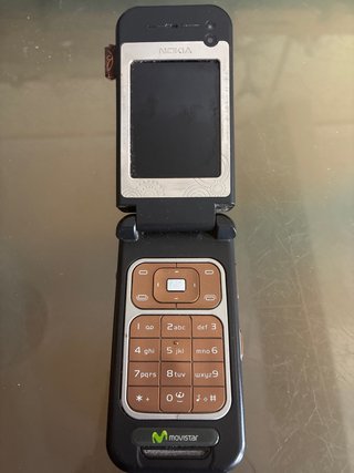 Teléfono Móvil Nokia Flip Dorado y Negro